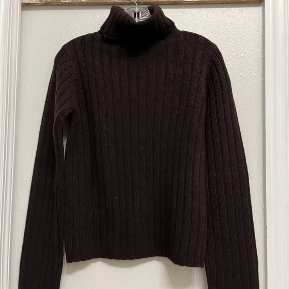 DKNY lambswool turtleneck sweater. - Picture 2 of 3